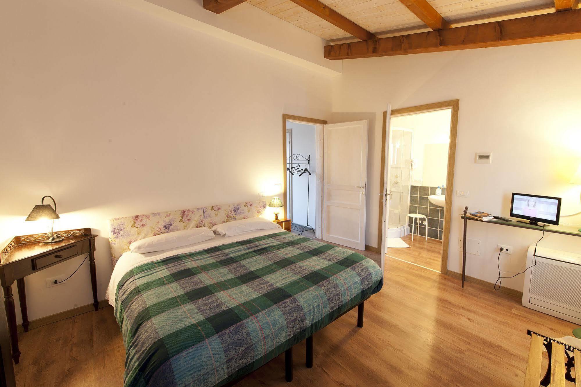 Agriturismo La Gironda Кастрокаро Терме Екстериор снимка